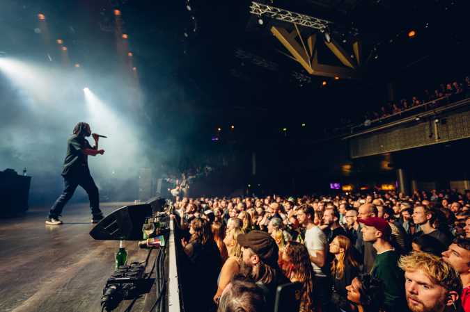  Clipping at TivoliVredenburg by Maarten Mooijman